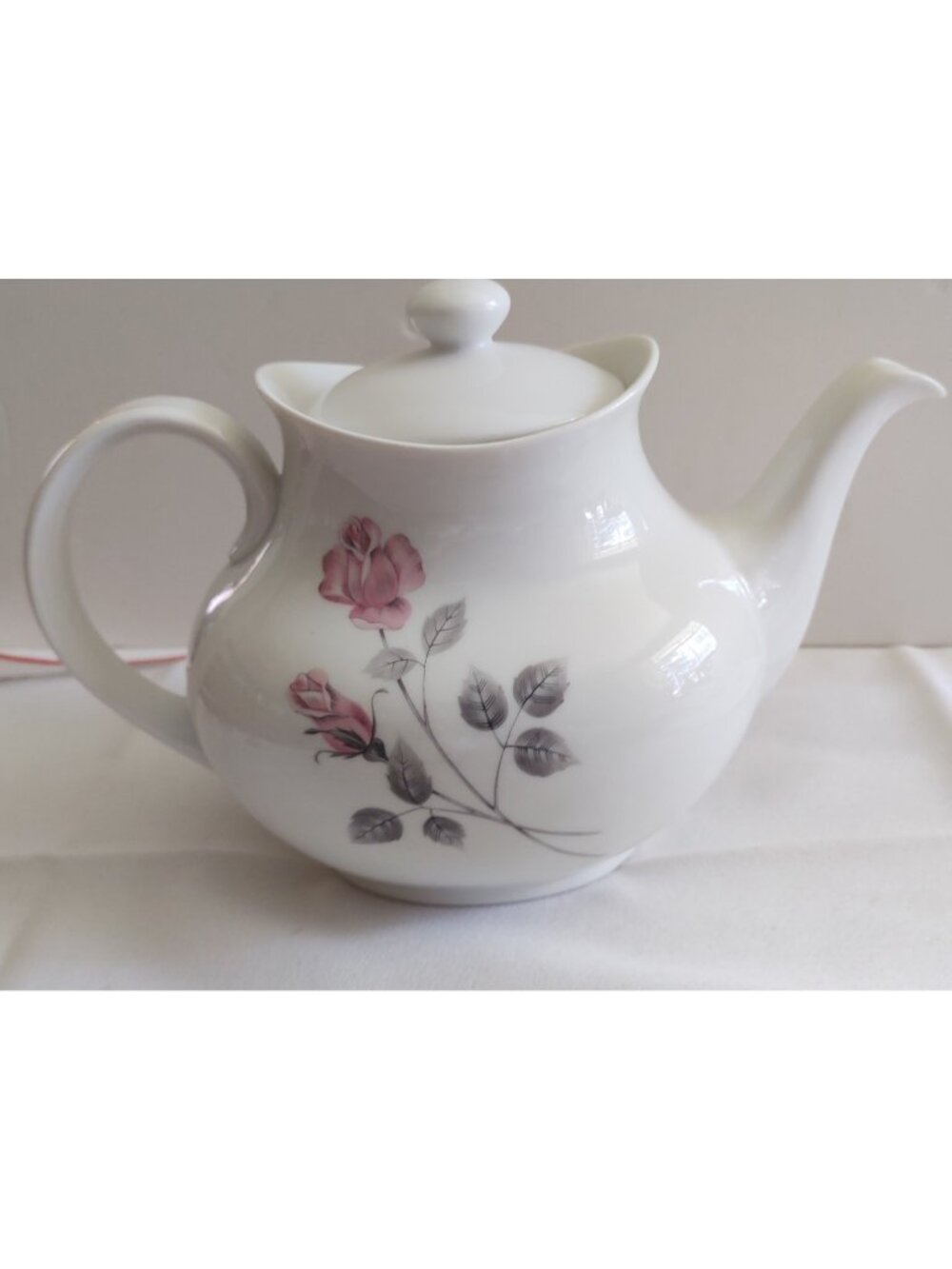 Vintage Royal Doulton Bone China Creamer & LiddedSugar Bowl - Pillar Rose 1970's